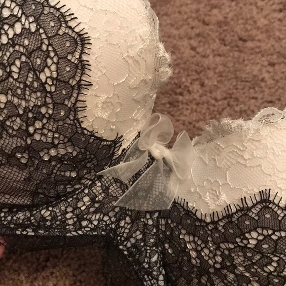 Victoria’s Secret Bra - Picture 2 of 4